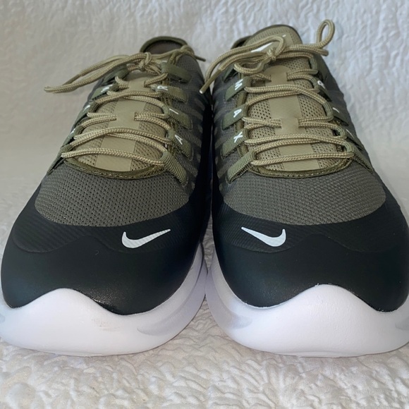Nike\'s Air Max Axis main image 6